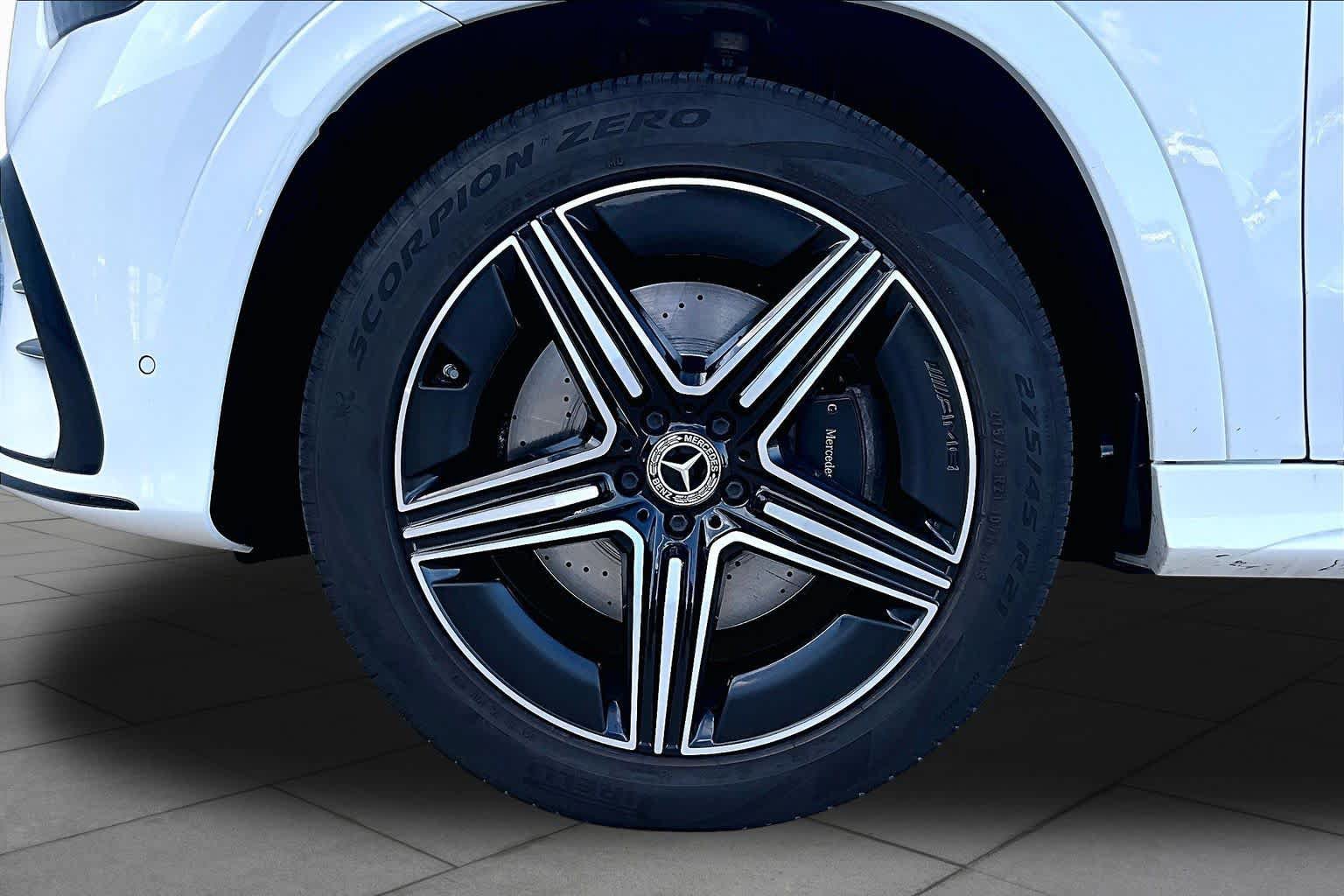 Used 2024 Mercedes-Benz GLE 350 4MATIC w/ AMG Line Exterior image 11