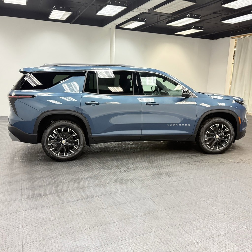 New 2026 Chevrolet Traverse LT w/ Sun and Wheel Package FWD image 8