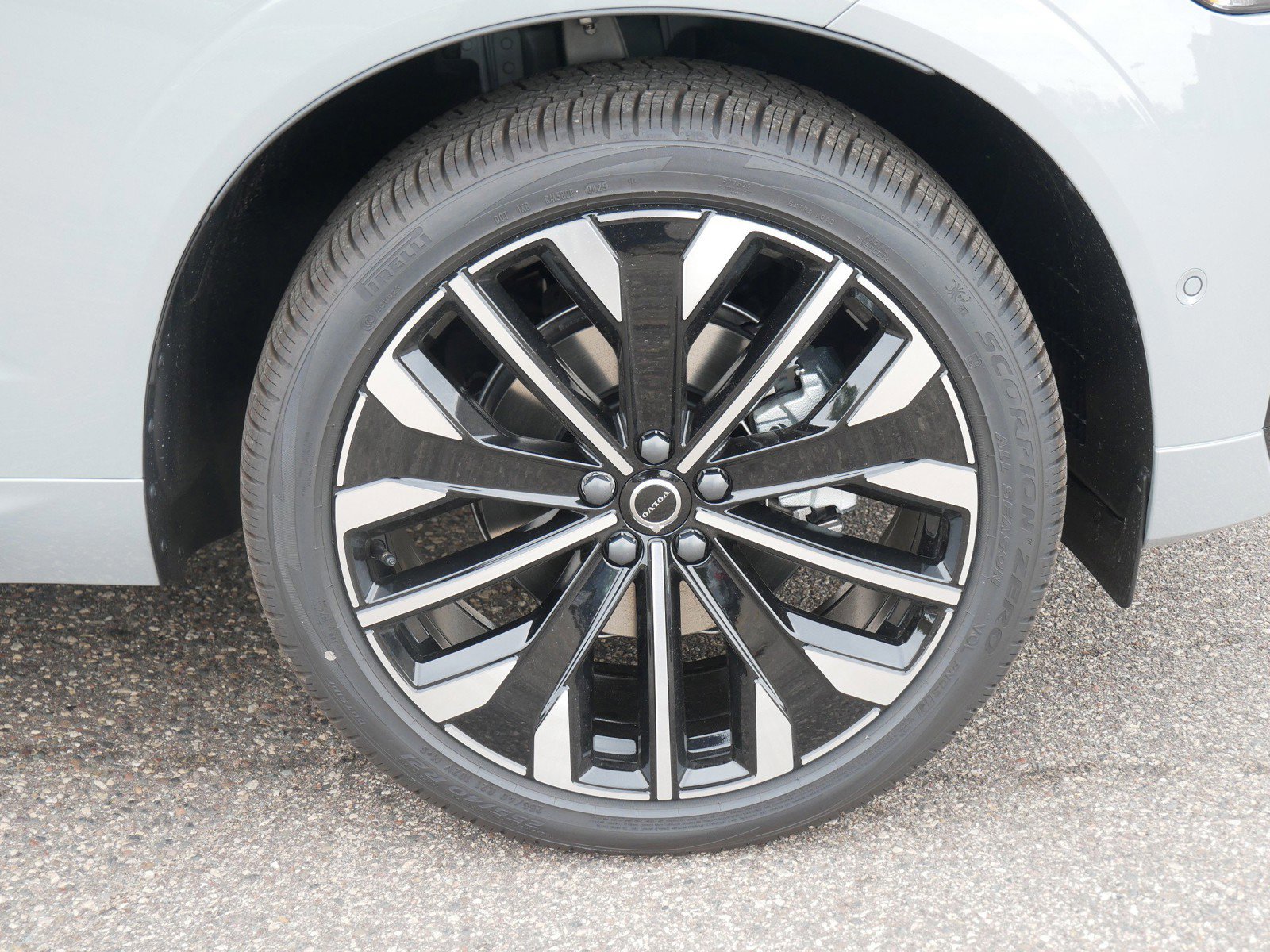 New 2026 Volvo XC60 B5 Ultra w/ Protection Package Premier image 4