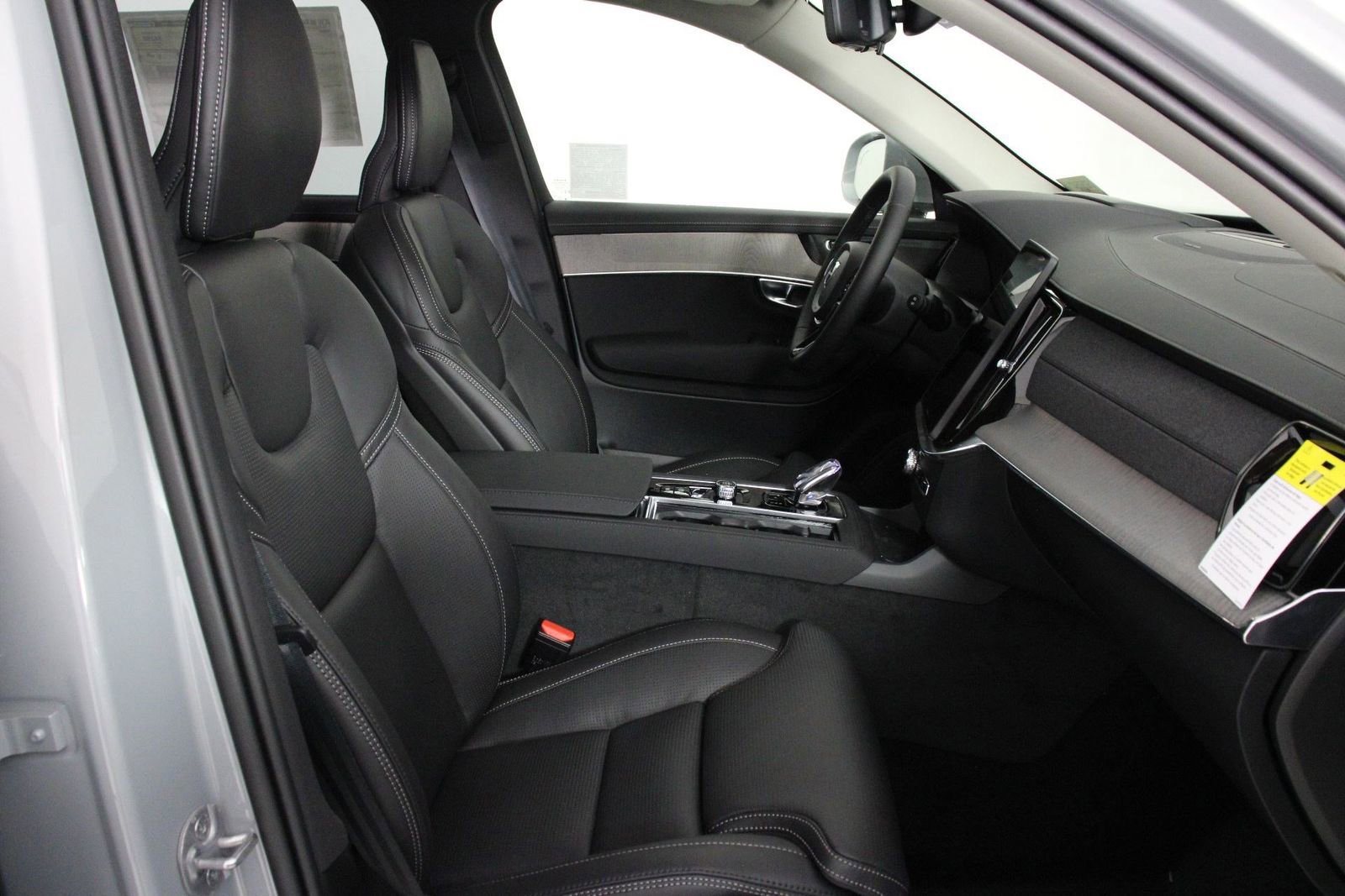 New 2025 Volvo XC90 B6 Ultra image 10