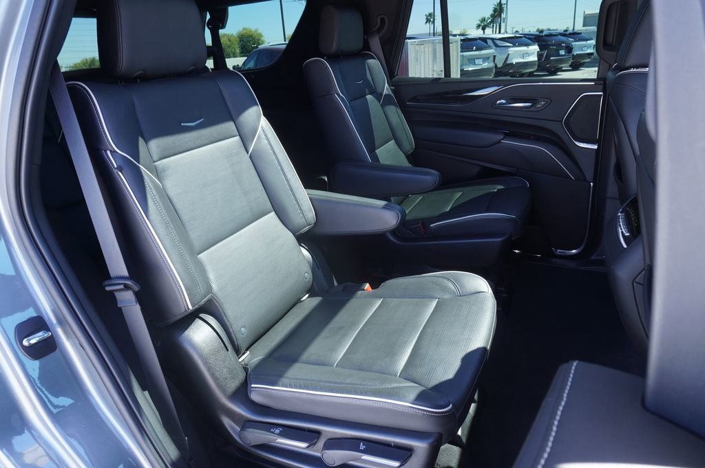 Used 2021 Cadillac Escalade Sport w/ LPO, ONYX Package image 9