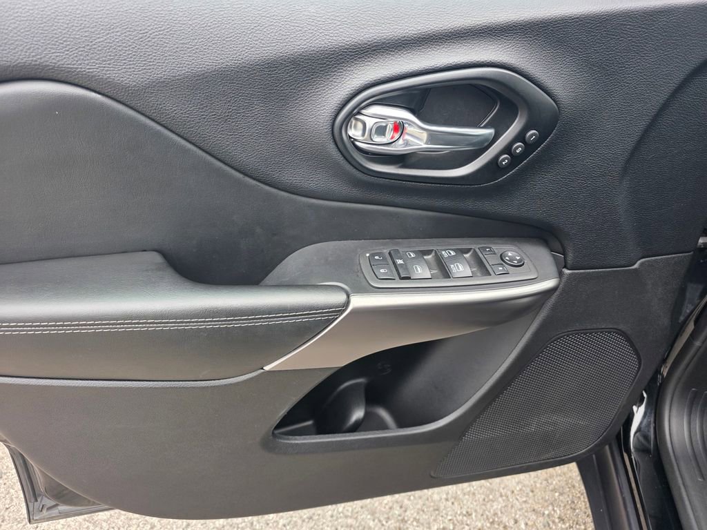 Certified 2021 Jeep Cherokee Limited w/ Elite Package image 13