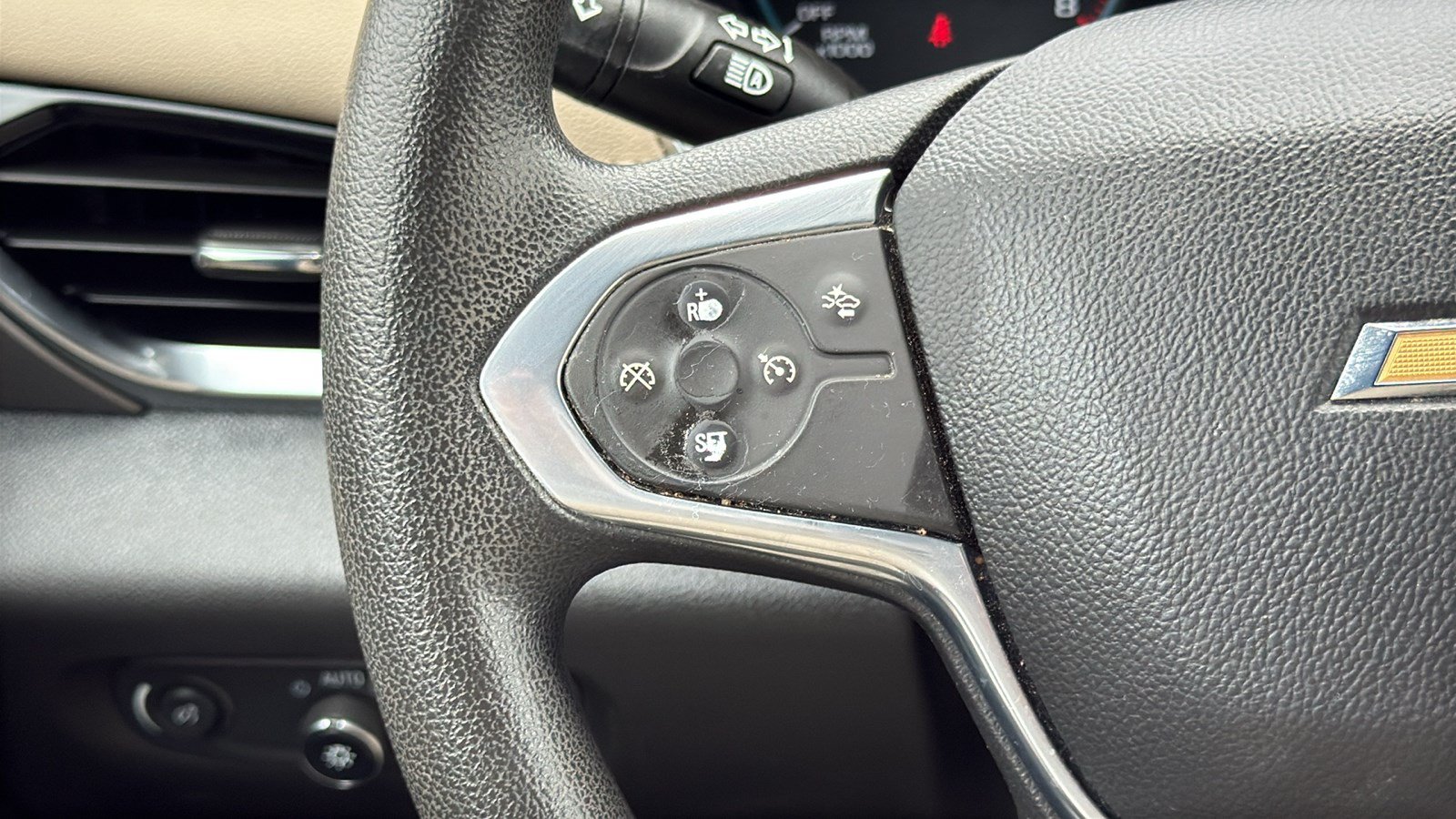 Used 2022 Chevrolet Traverse LS FWD image 20