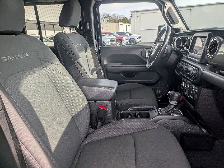 Used 2019 Jeep Wrangler Unlimited Sahara w/ Safety Group image 27