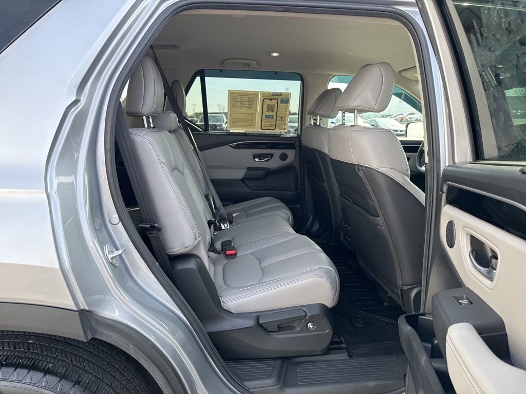 Used 2025 Honda Pilot EX-L image 36