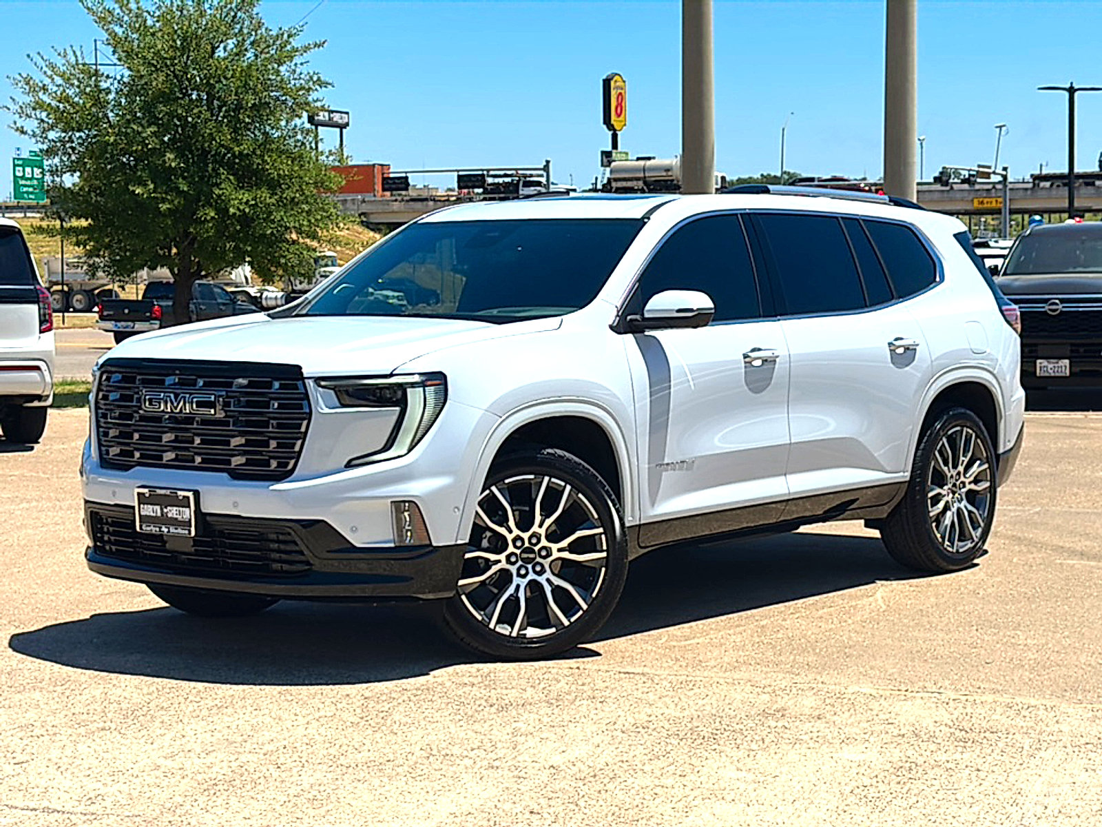 Used 2026 GMC Acadia Denali Ultimate FWD image 2