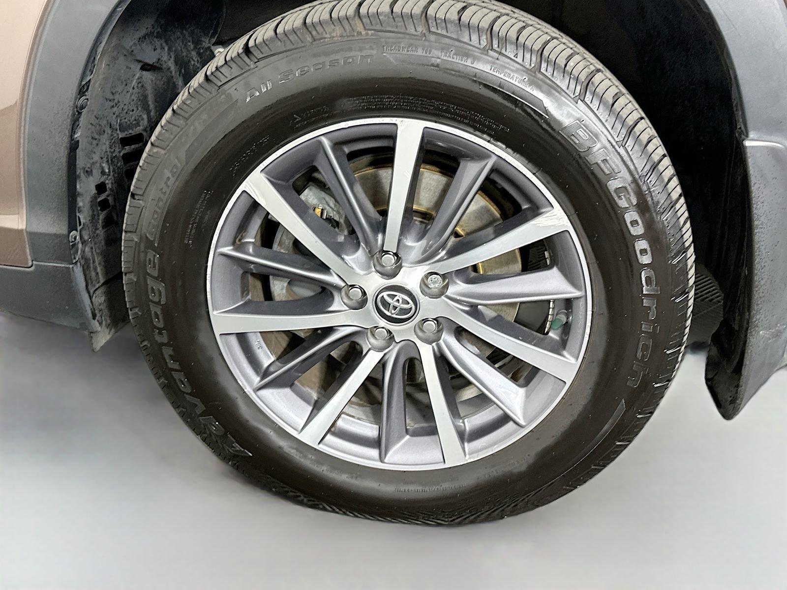 Certified 2019 Toyota Highlander XLE AWD/4WD image 31