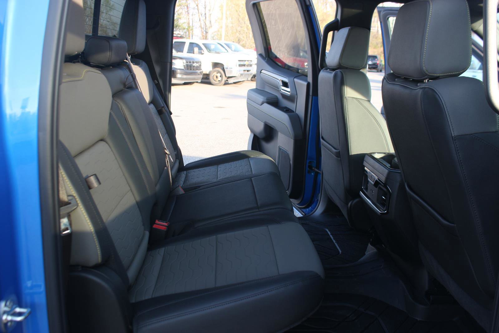 Used 2025 Chevrolet Silverado 1500 ZR2 w/ Technology Package image 40