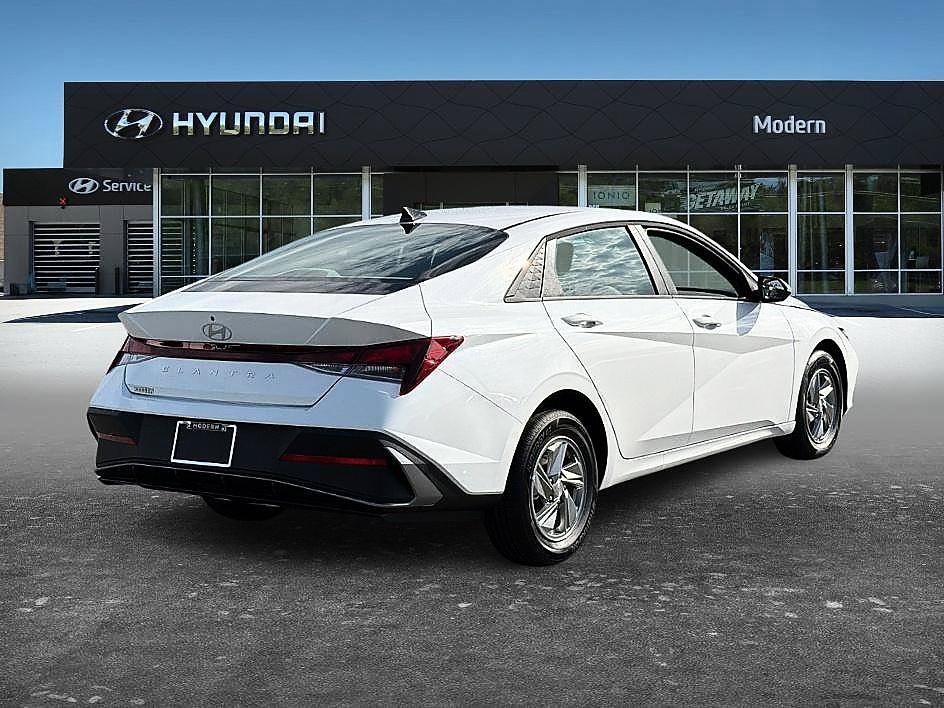 New 2026 Hyundai Elantra SE FWD image 3