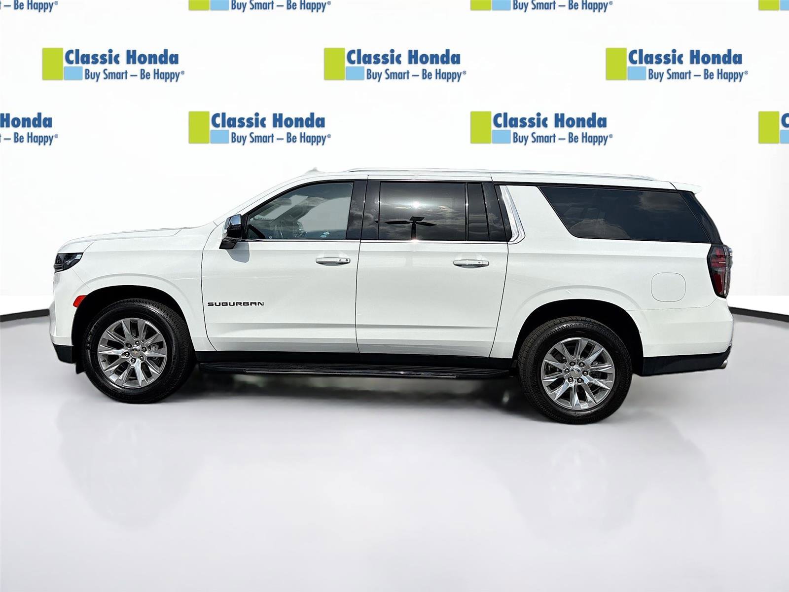 Used 2023 Chevrolet Suburban Premier image 4