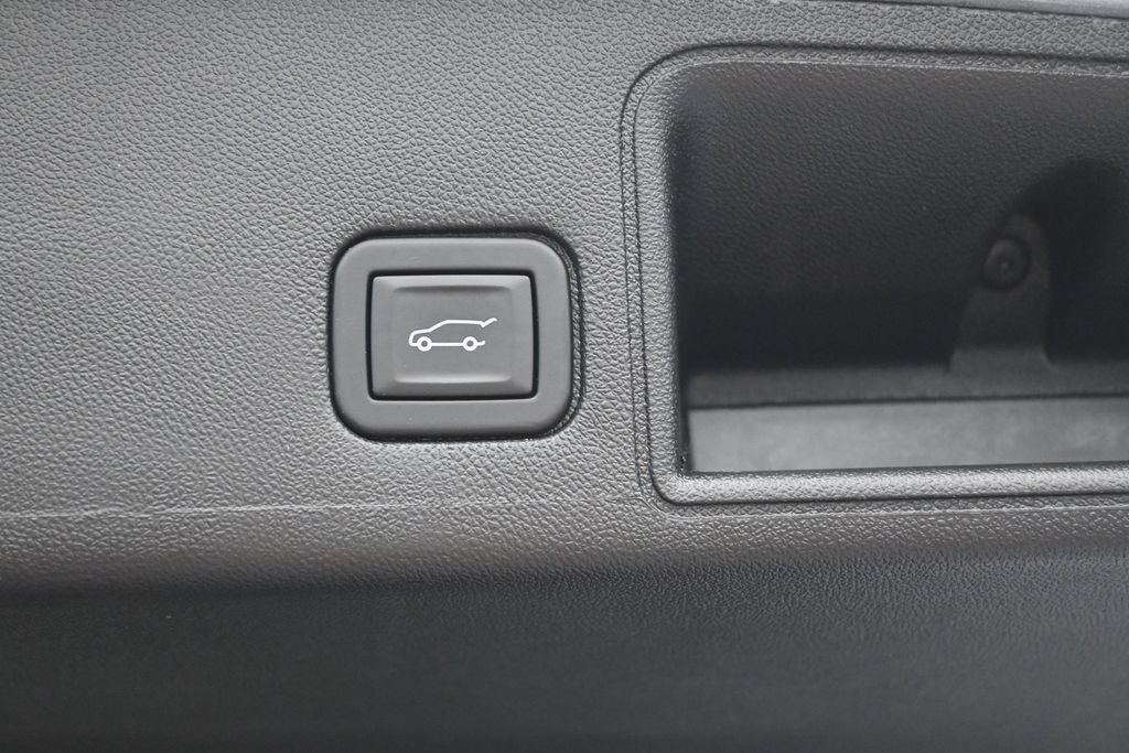 Used 2024 GMC Terrain SLT AWD/4WD image 26