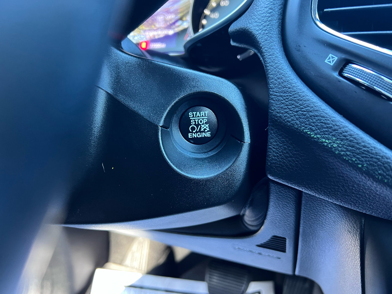 Used 2020 Jeep Compass Latitude w/ Cold Weather Group image 12