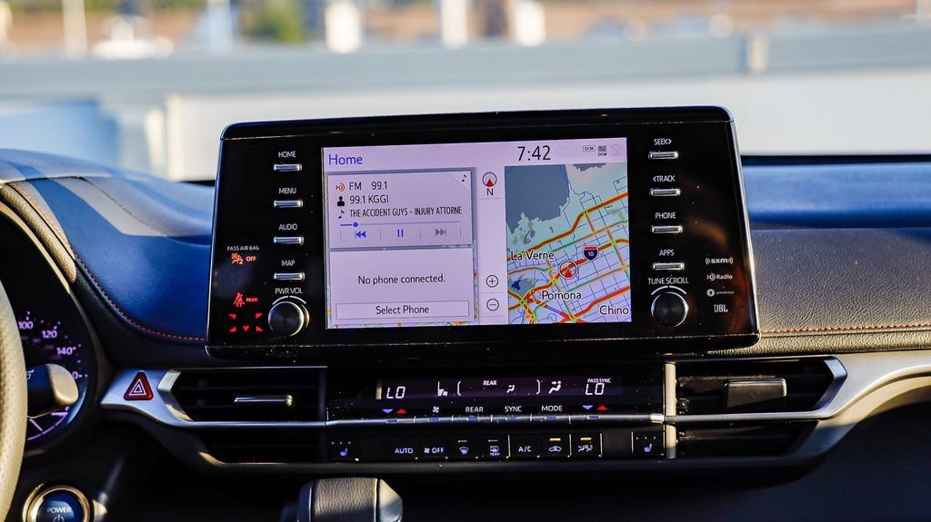 Used 2024 Toyota Sienna XSE w/ XSE Plus Package image 17