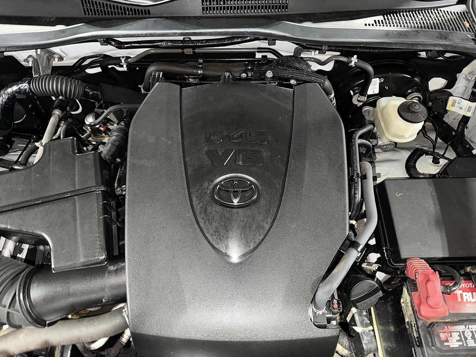 Used 2021 Toyota Tacoma SR5 AWD/4WD image 12