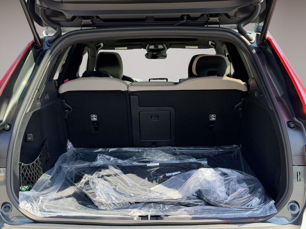 New 2026 Volvo XC60 T8 Plus w/ Protection Package Premier AWD/4WD image 13