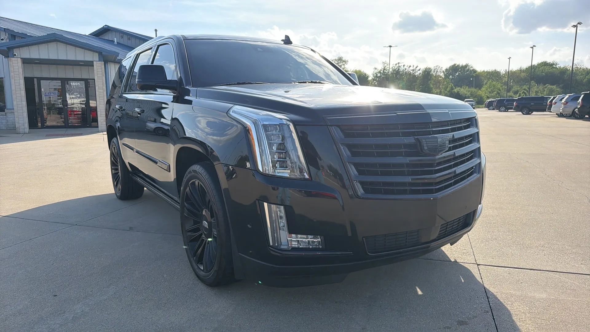 Used 2017 Cadillac Escalade Platinum AWD/4WD image 29