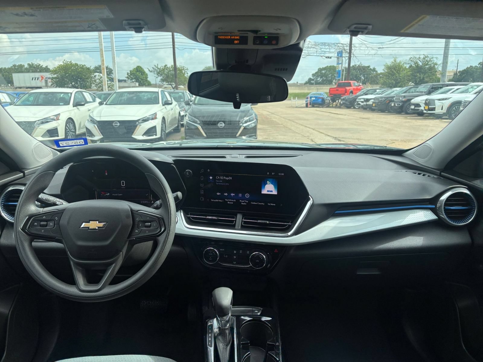 Used 2025 Chevrolet Trax LT FWD image 32