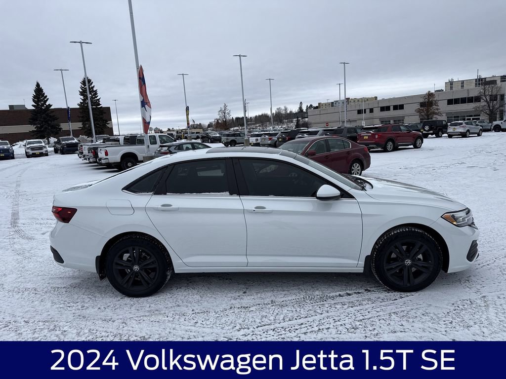 Used 2024 Volkswagen Jetta SE w/ Panoramic Sunroof Package image 6