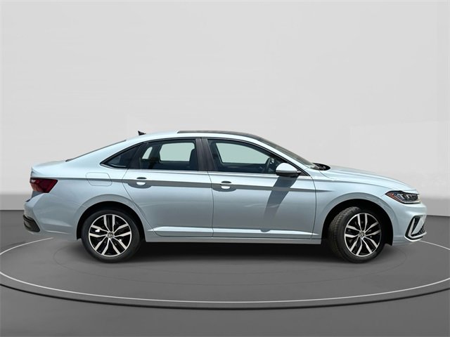 New 2025 Volkswagen Jetta SE image 3
