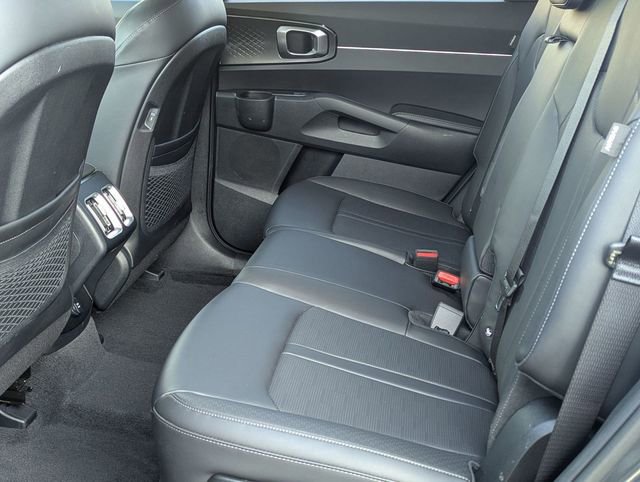 Used 2025 Kia Sorento S w/ Panoramic Sunroof Package image 21