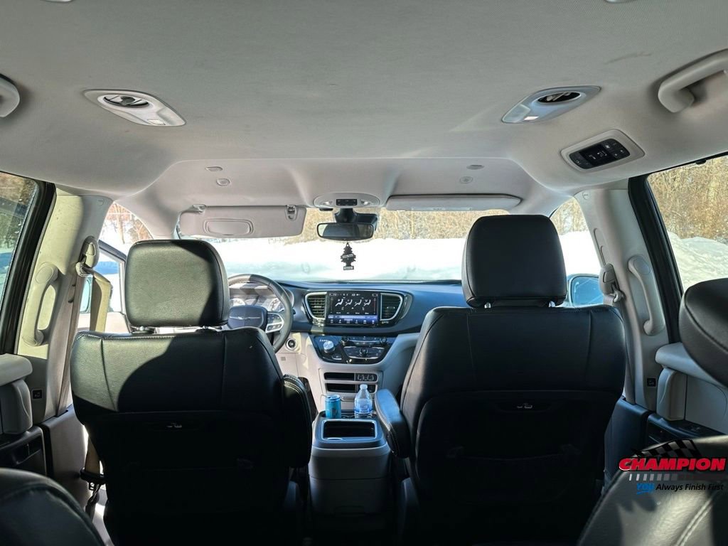 Used 2022 Chrysler Pacifica Touring-L image 23