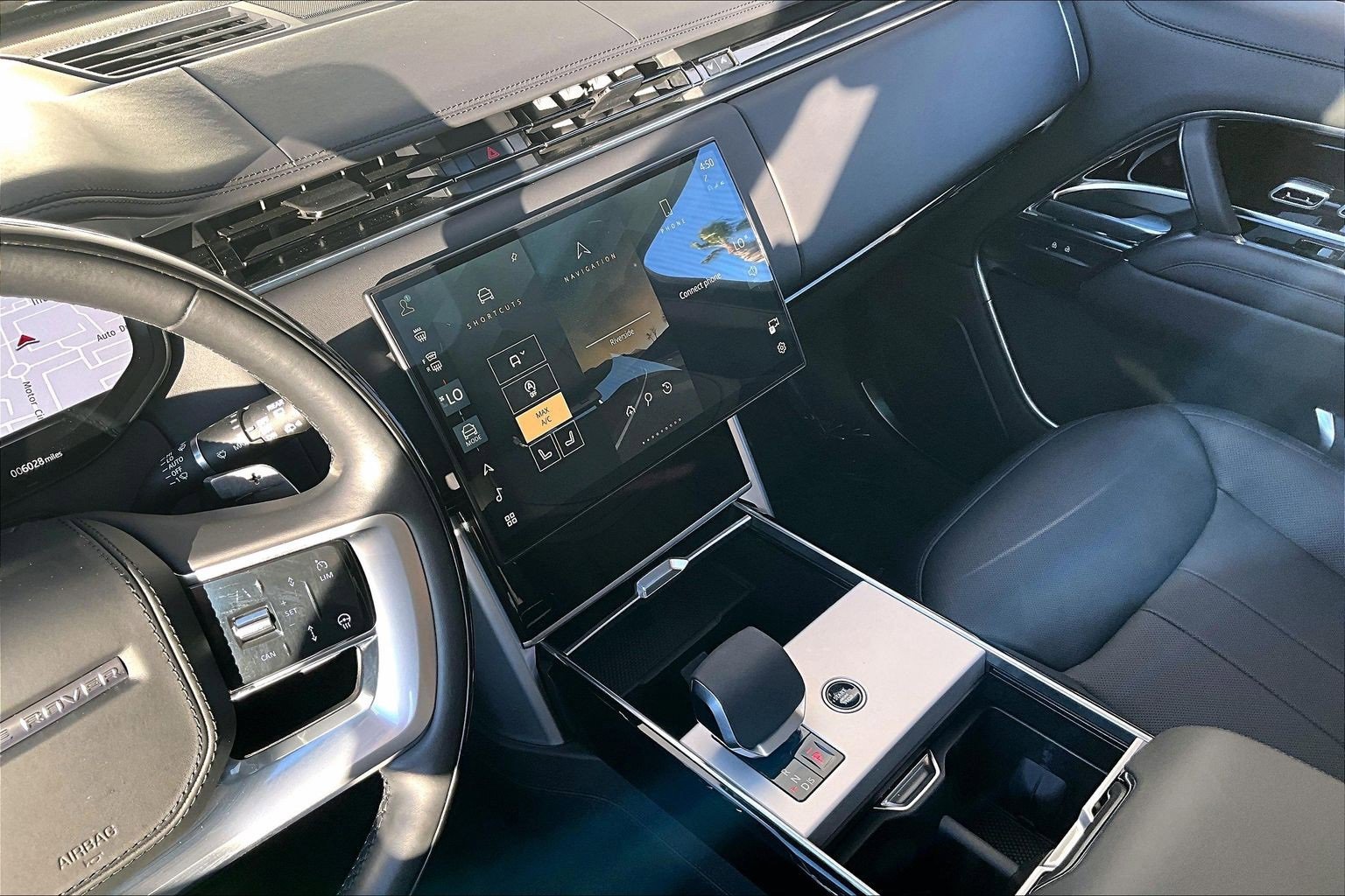 Used 2025 Land Rover Range Rover SE image 31