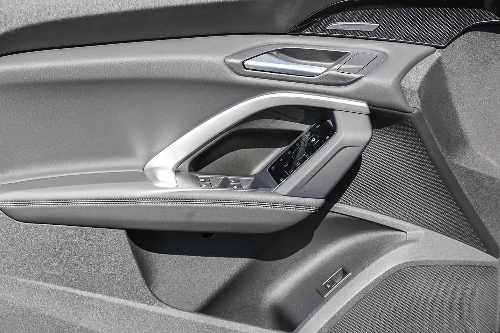 Used 2025 Audi Q5 Premium w/ Premium Plus AWD/4WD image 20