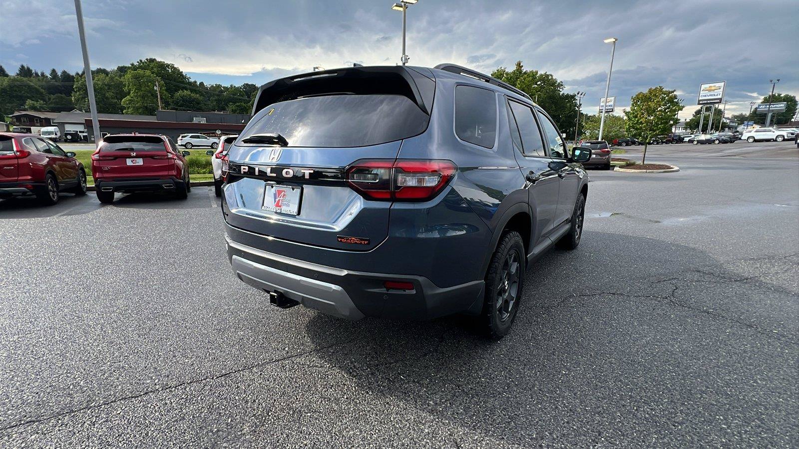 Used 2026 Honda Pilot TrailSport image 4