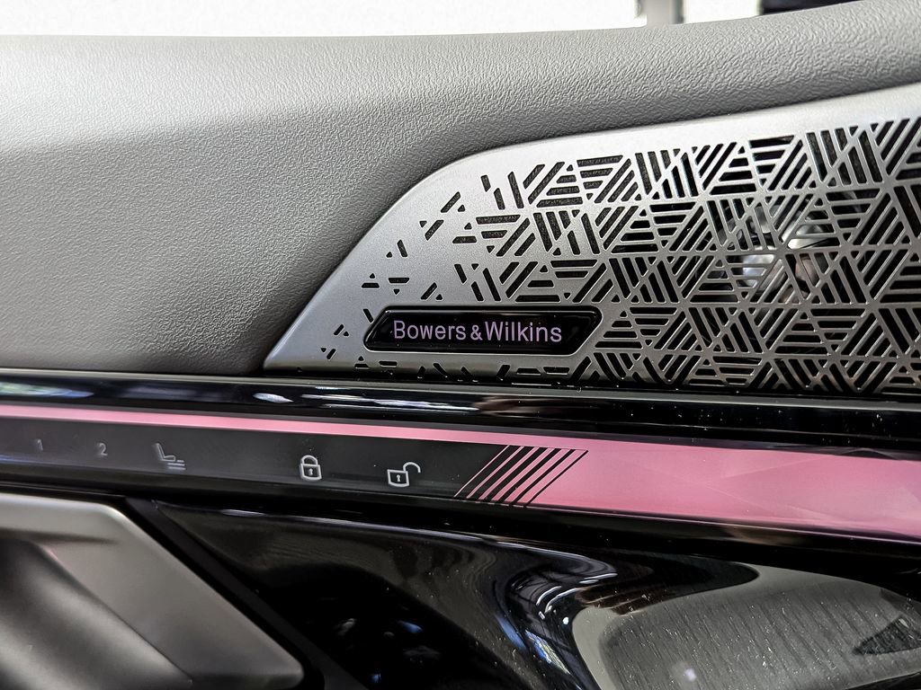 New 2026 BMW 550e xDrive image 9