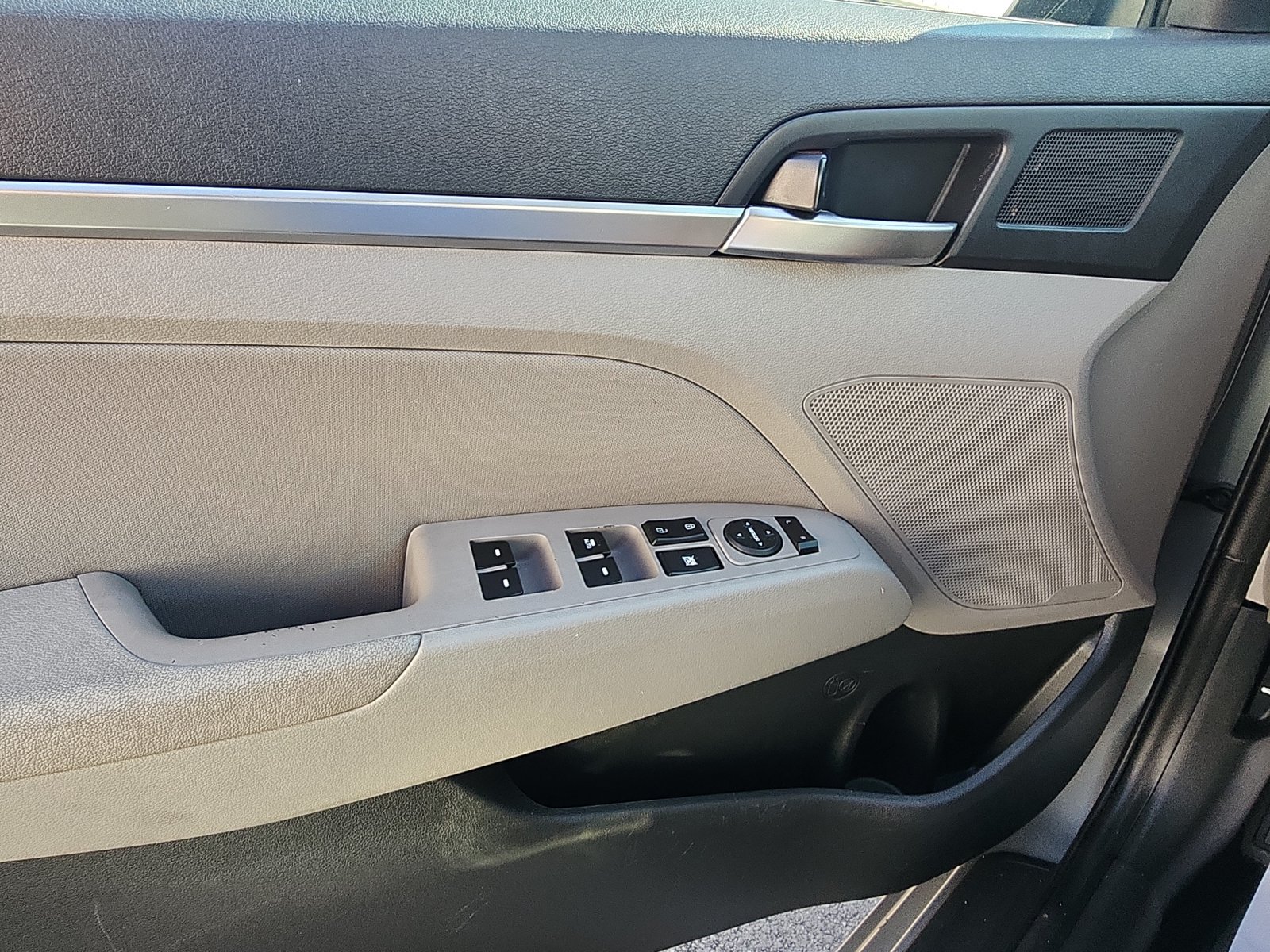 Used 2020 Hyundai Elantra Value Edition FWD image 18
