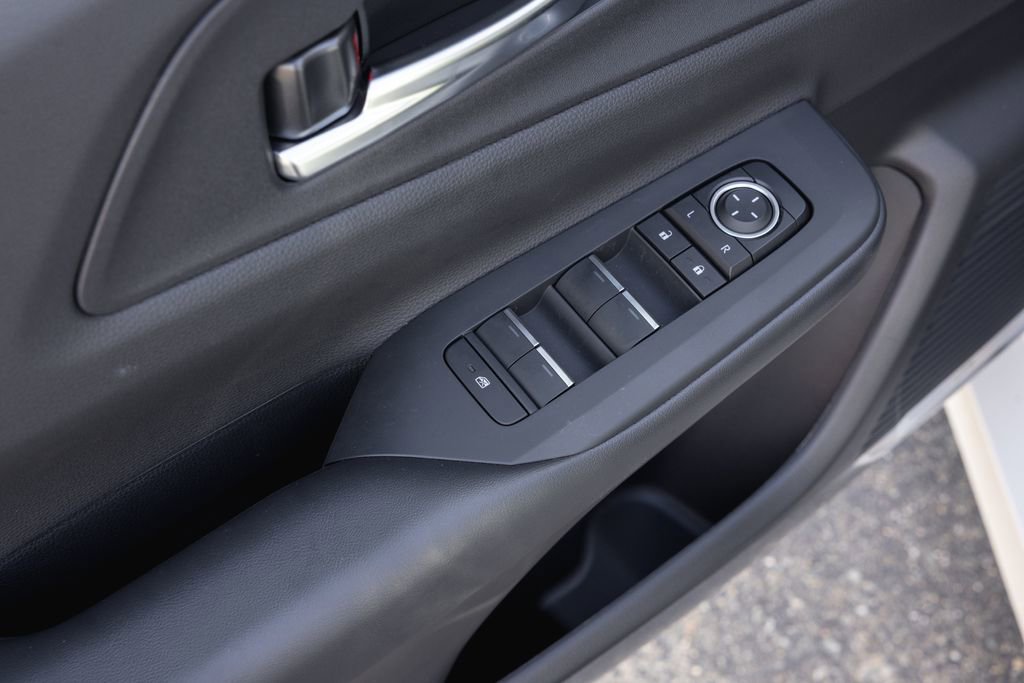 Used 2026 Toyota Prius Plug-In Hybrid image 9