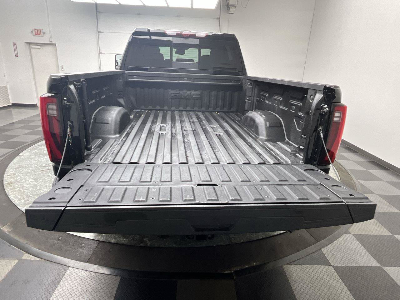 Certified 2025 GMC Sierra 2500 Denali w/ Denali Reserve Package AWD/4WD image 36