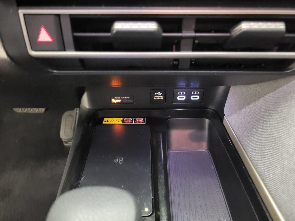 Used 2025 Toyota Camry LE image 29