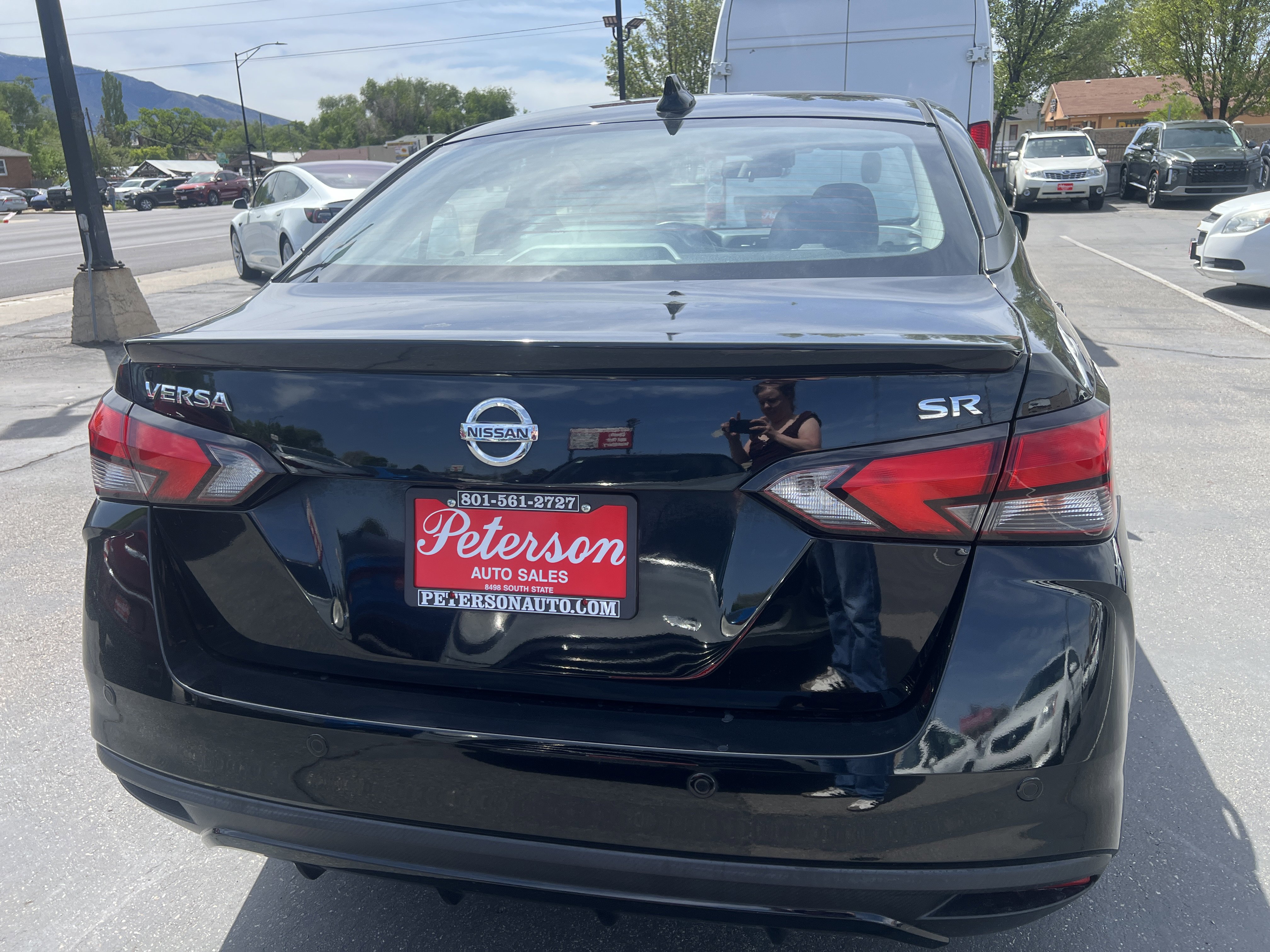 Used 2020 Nissan Versa SR FWD image 7