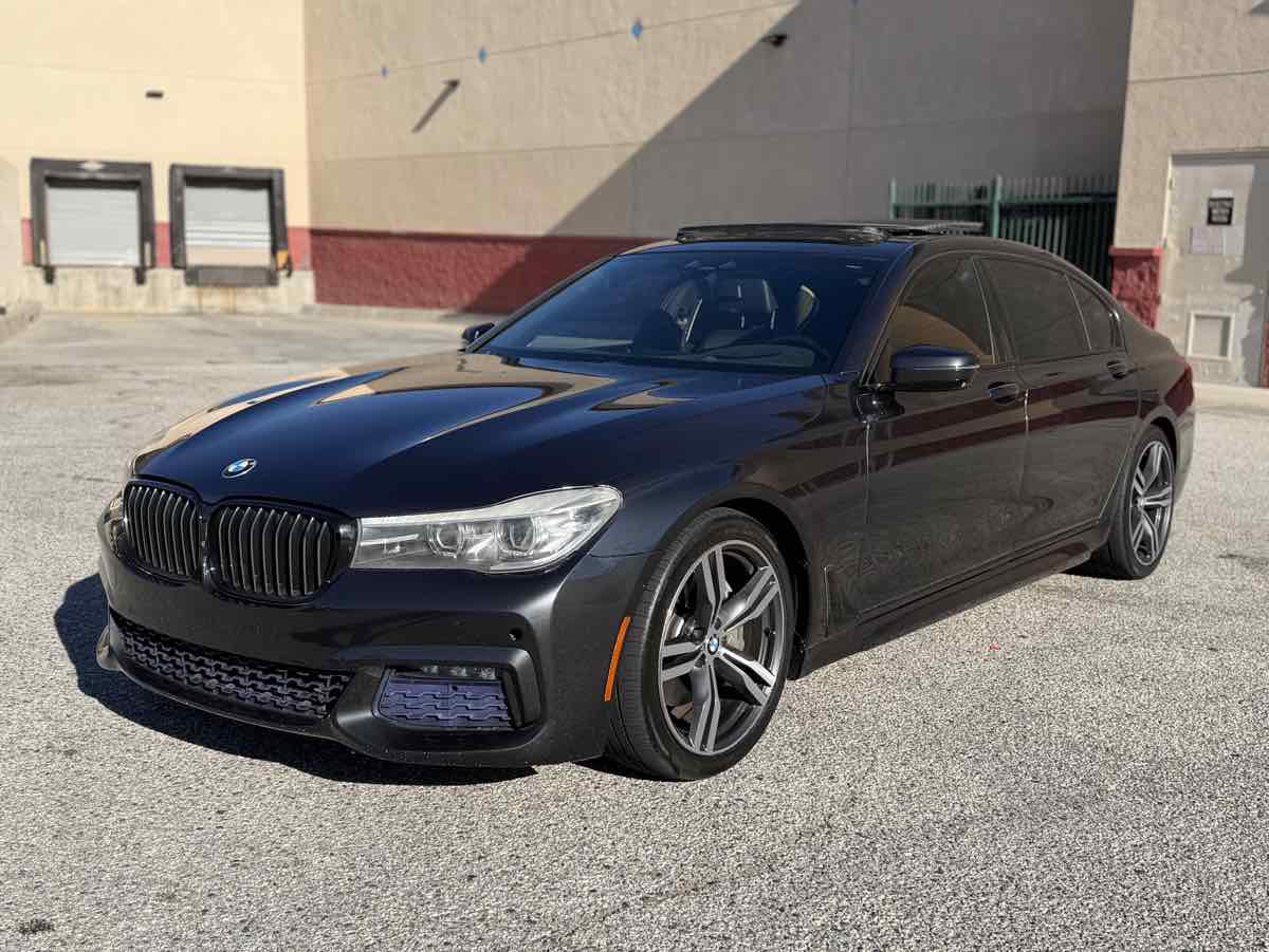 Used 2017 BMW 740i image 3