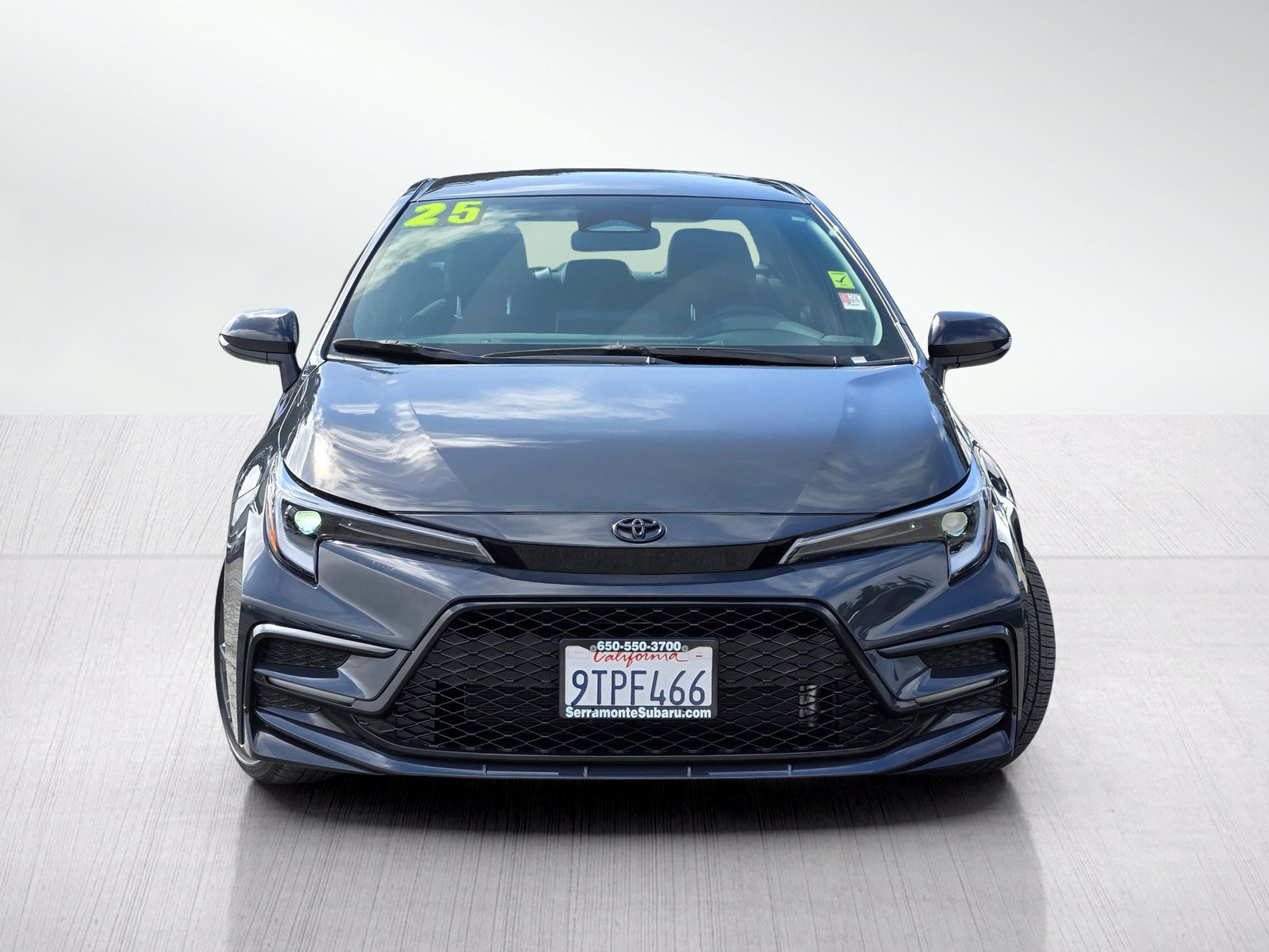 Used 2025 Toyota Corolla SE FWD image 2