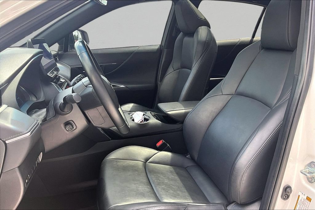 Certified 2023 Toyota Venza Nightshade AWD/4WD image 21