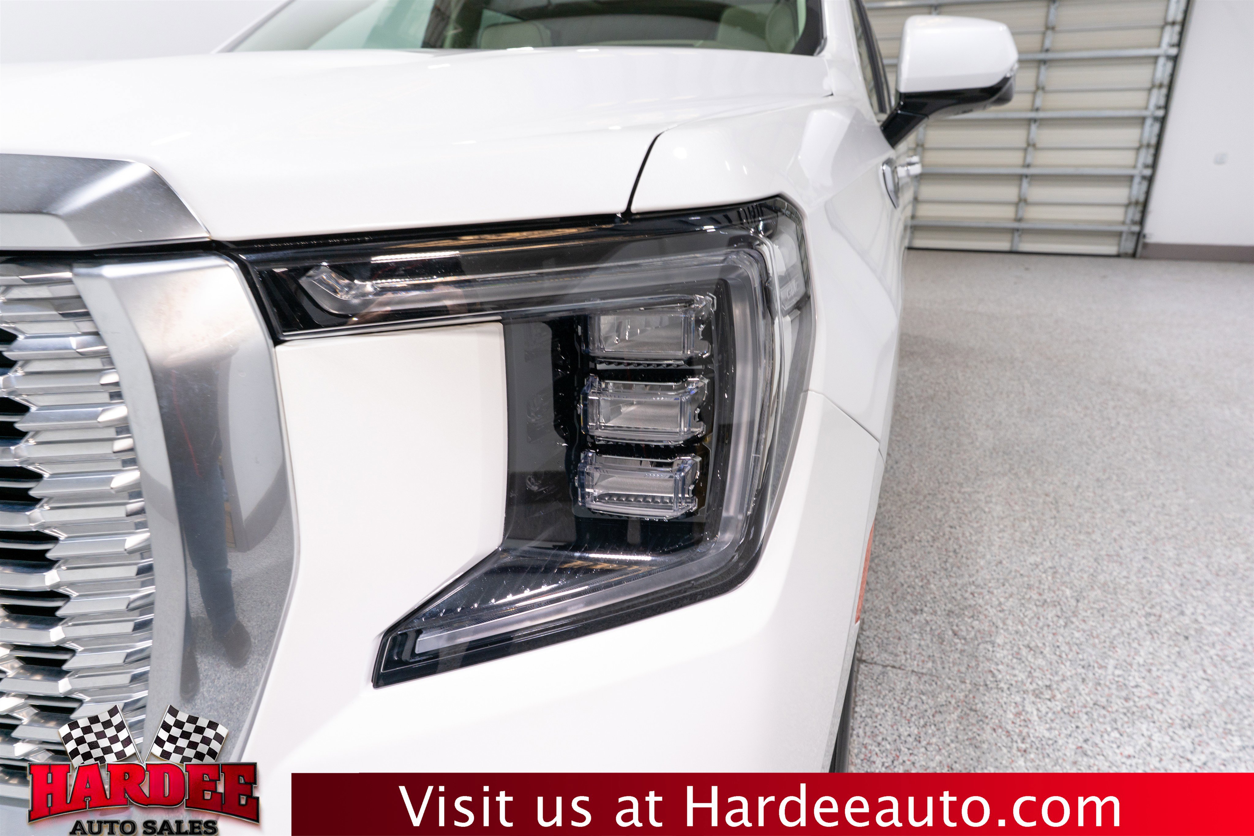 Used 2022 GMC Yukon XL Denali w/ Denali Premium Package image 8