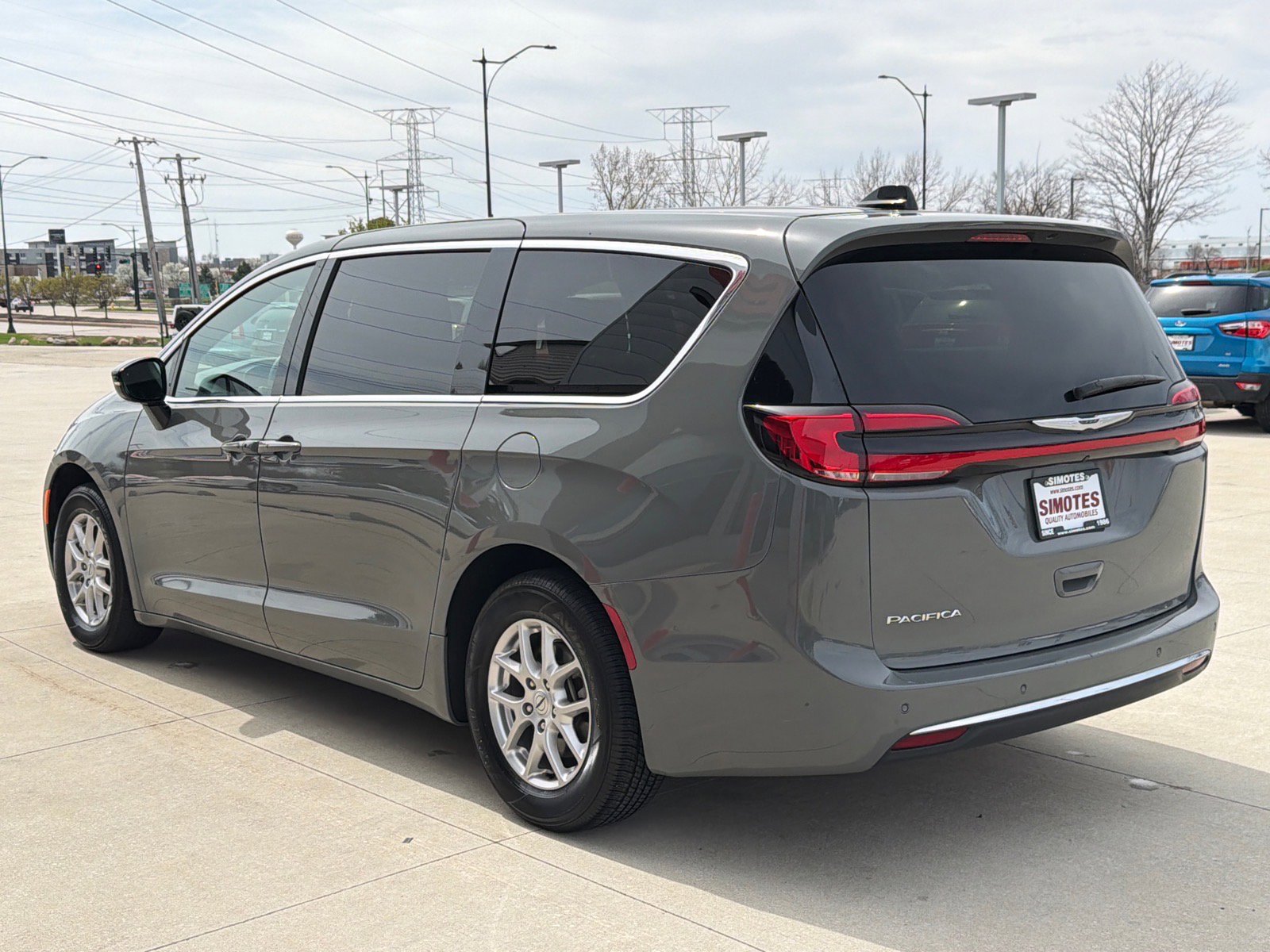 Used 2025 Chrysler Pacifica Select FWD image 6