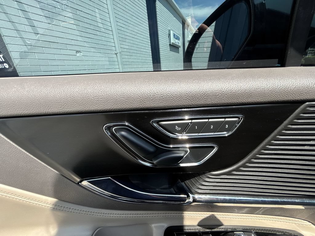 Used 2021 Lincoln Corsair AWD image 14
