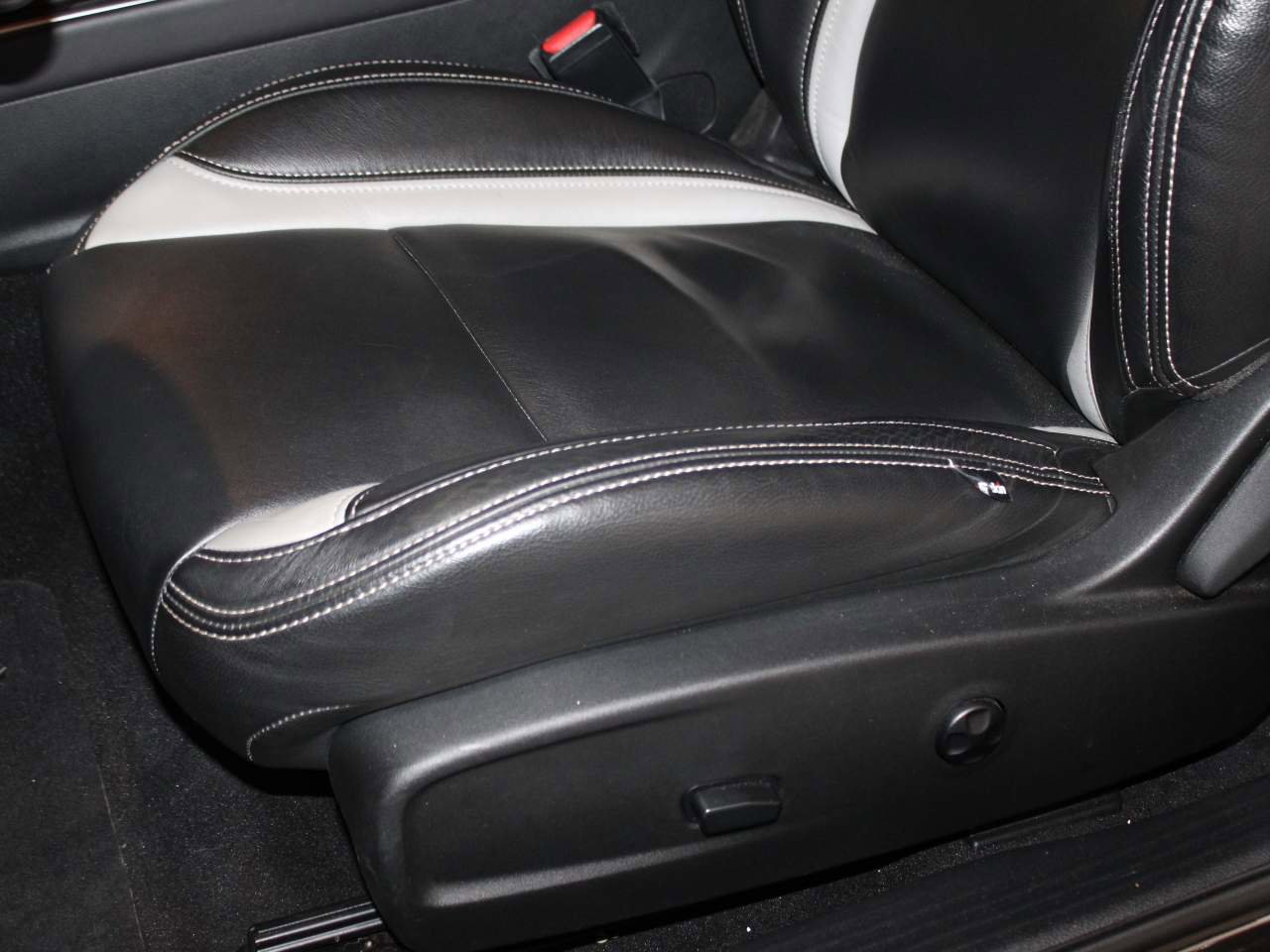 Used 2019 Dodge Challenger R/T Scat Pack w/ Scat Pack Stripe image 15