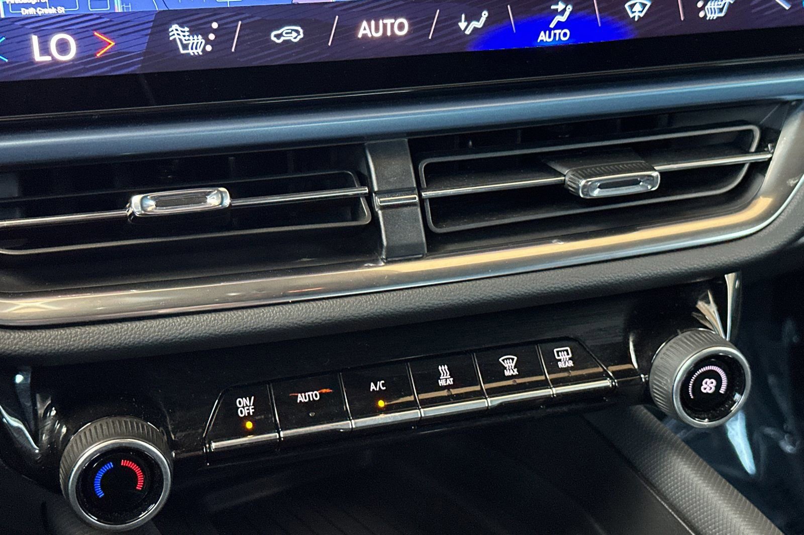 Used 2024 Chevrolet Equinox EV LT image 22