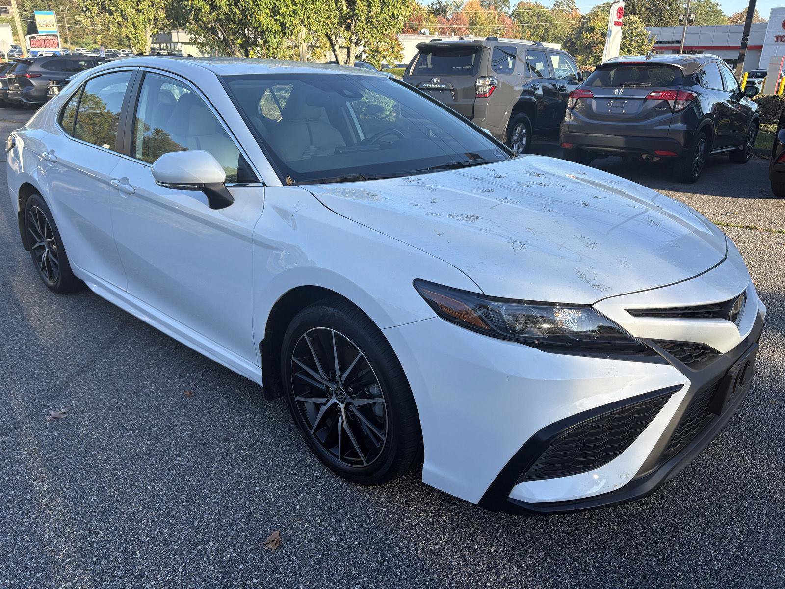 Used 2024 Toyota Camry SE image 1