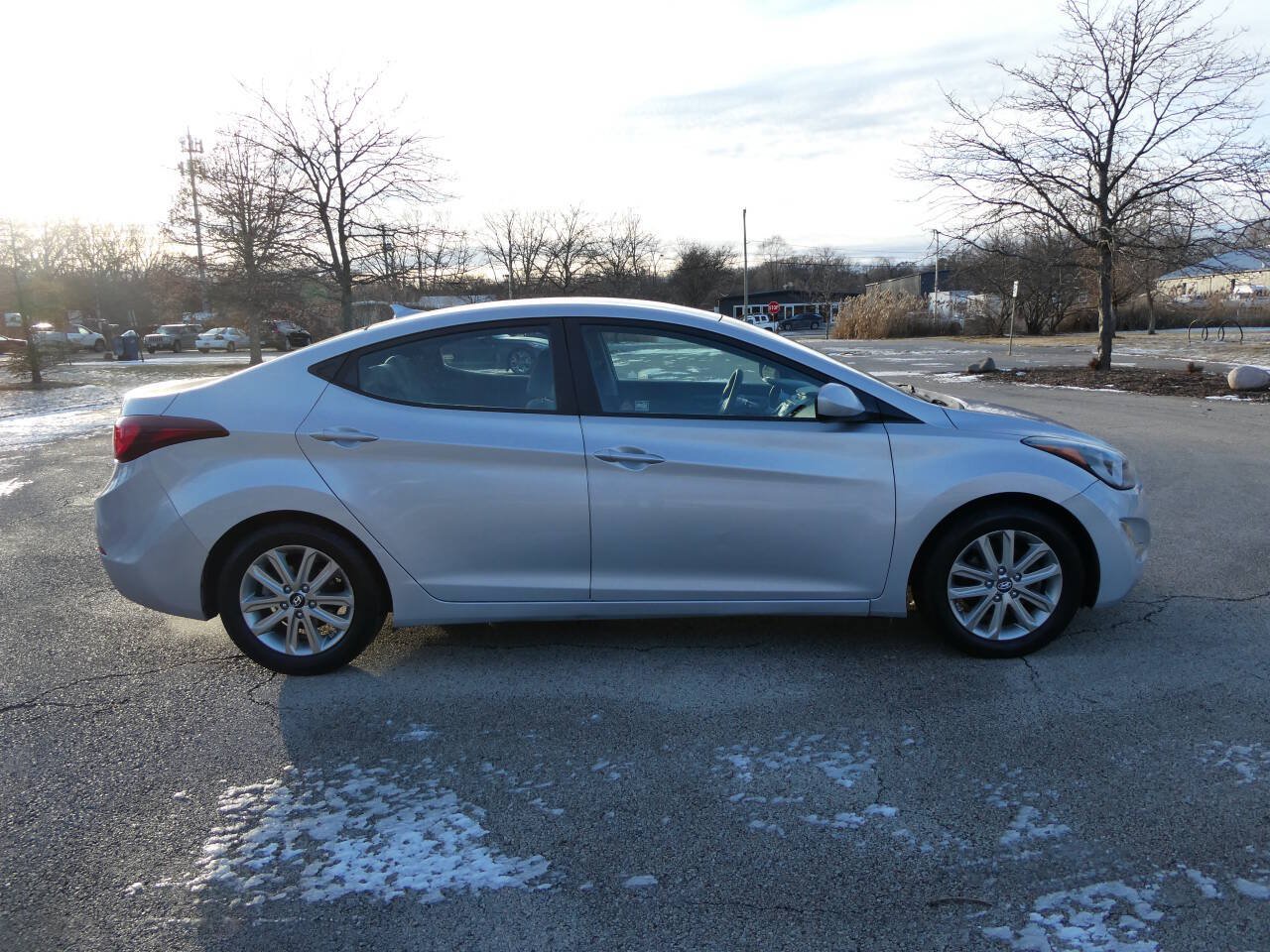 Used 2014 Hyundai Elantra SE w/ Option Group 02 FWD image 4