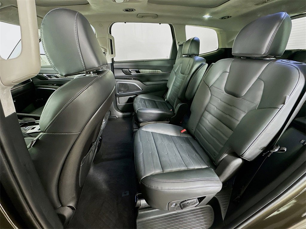 Certified 2024 Kia Telluride SX Prestige w/ Towing Package image 33