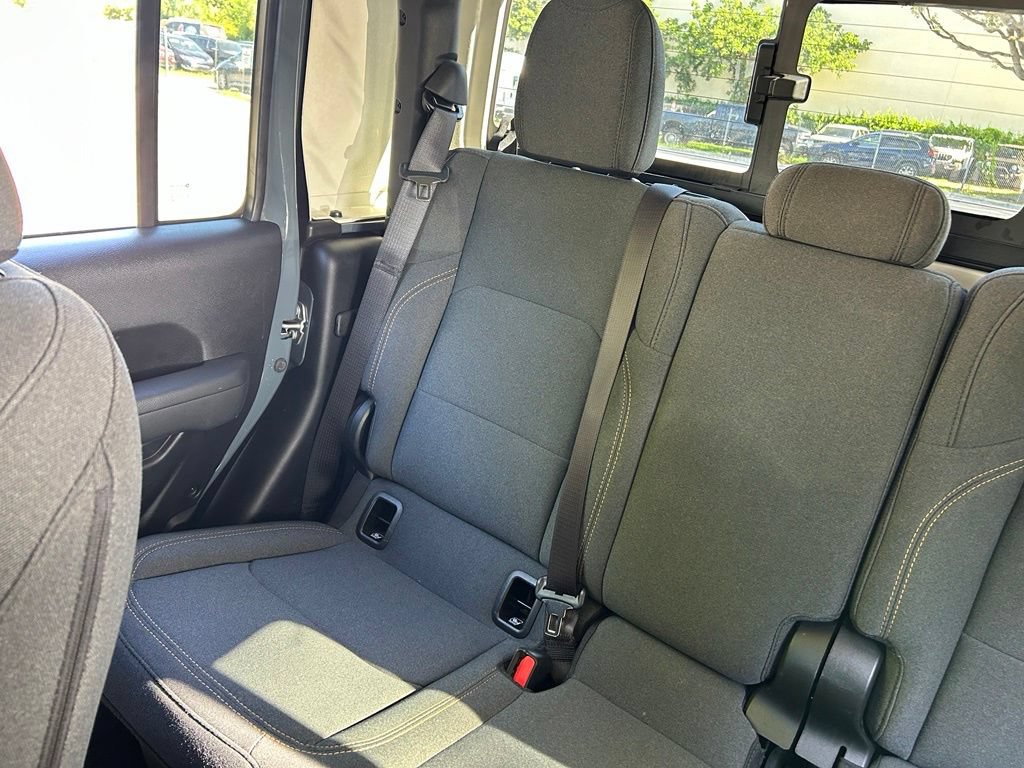 Certified 2025 Jeep Gladiator Sport AWD/4WD image 13