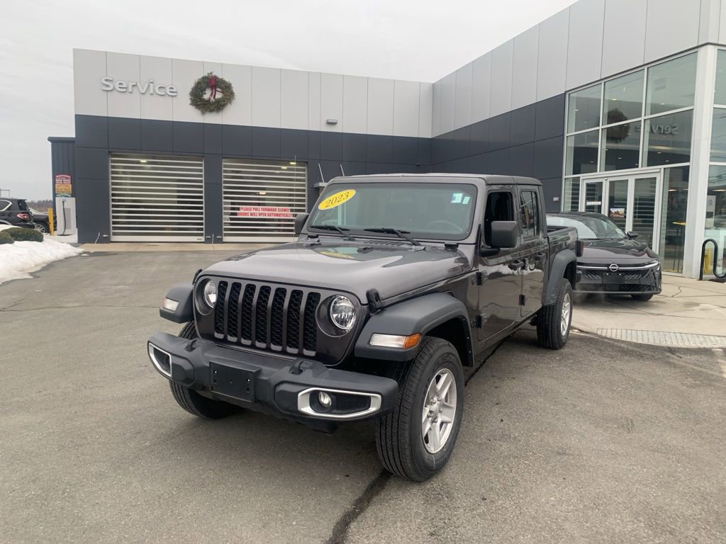 Used 2023 Jeep Gladiator Sport image 3