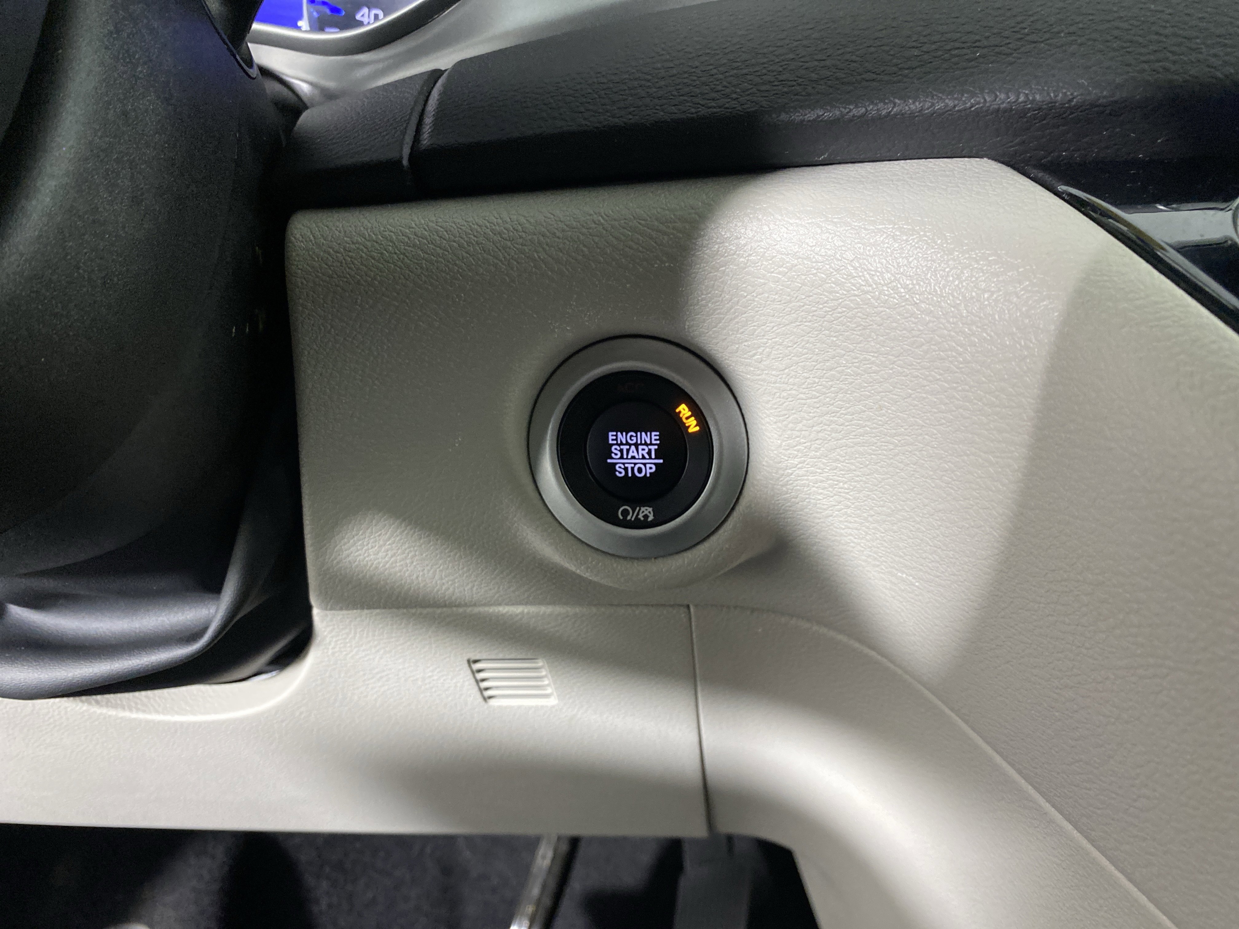 Used 2024 Chrysler Pacifica Touring-L image 25