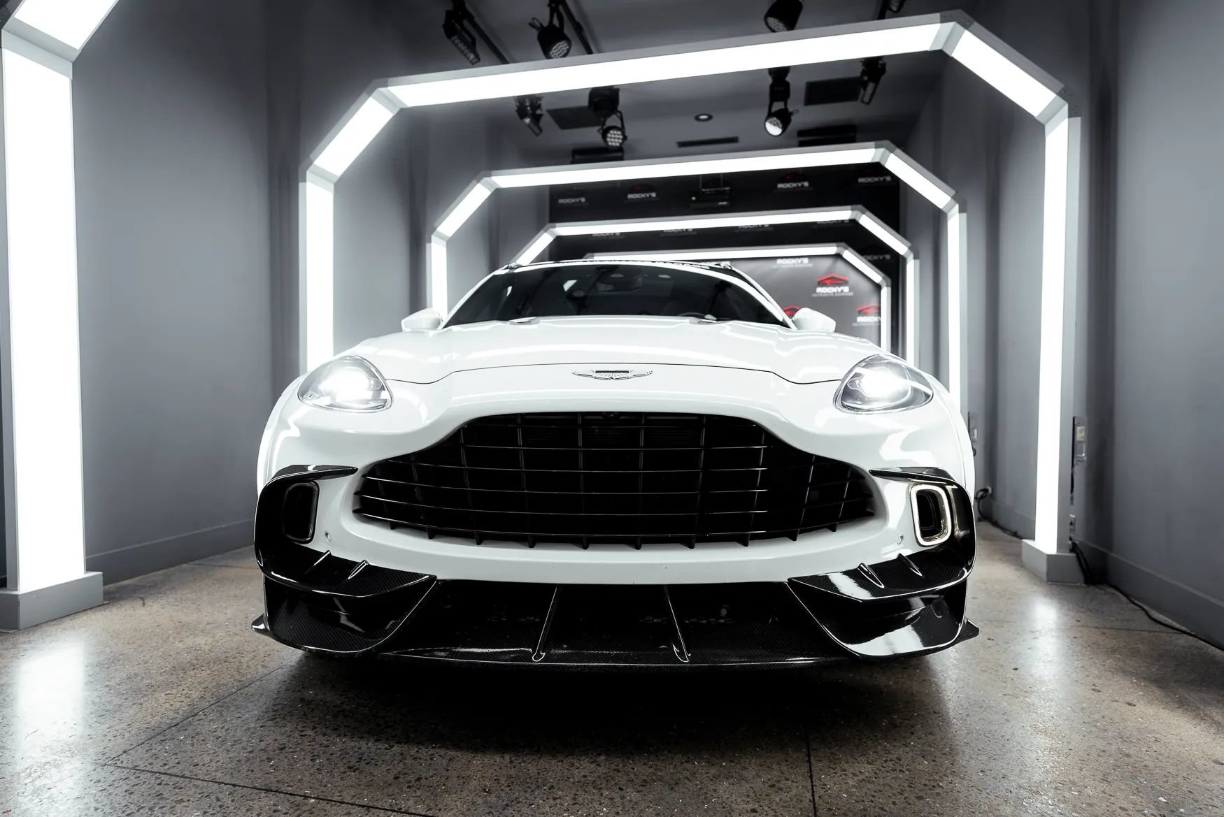 Used 2021 Aston Martin DBX AWD/4WD image 4