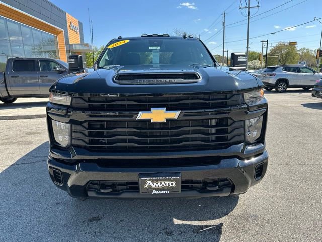 Used 2024 Chevrolet Silverado 2500 Custom w/ Custom Value Package AWD/4WD image 3